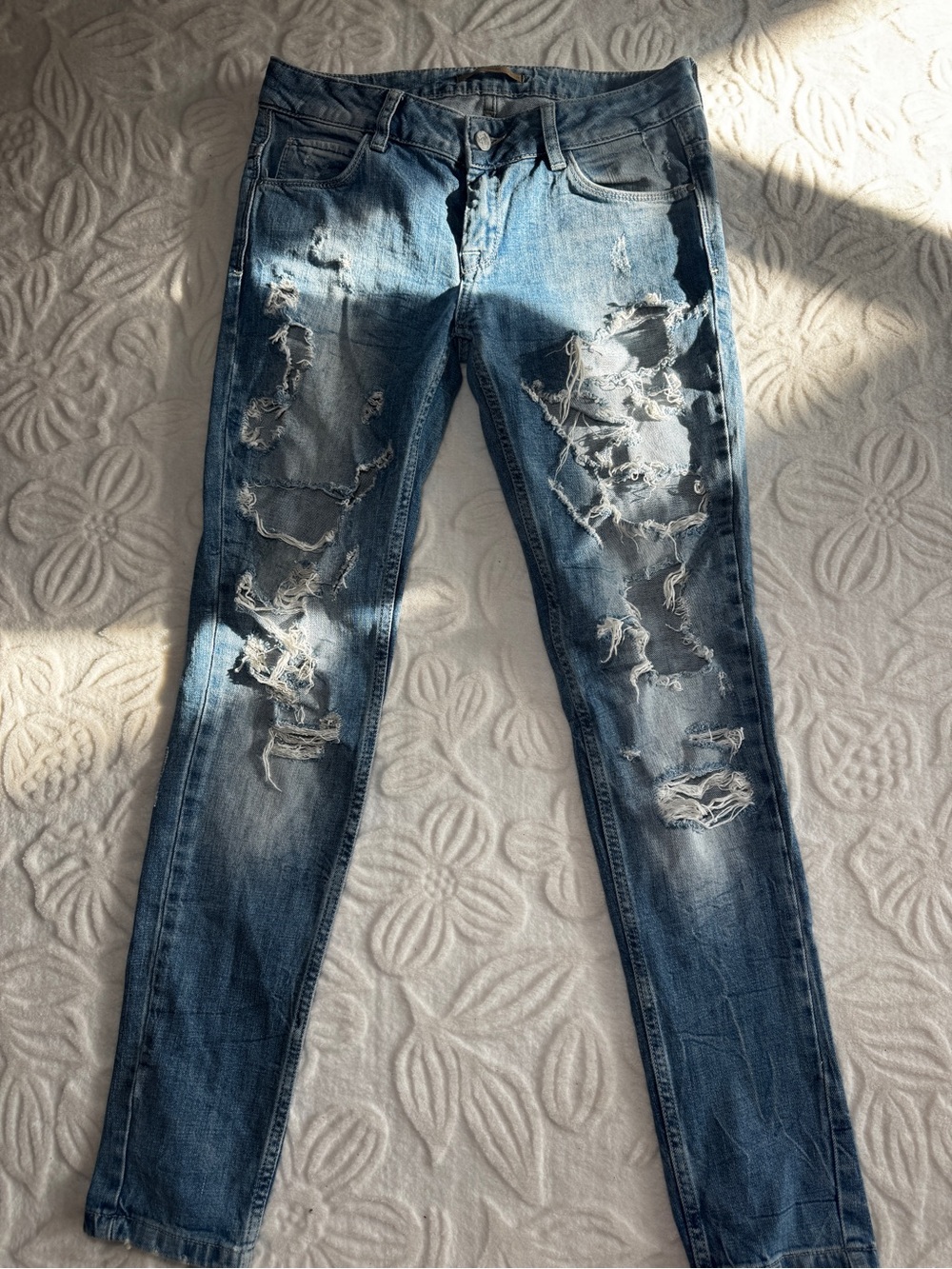 Pull&Bear Distressed Blue Ripped Skinny Jeans